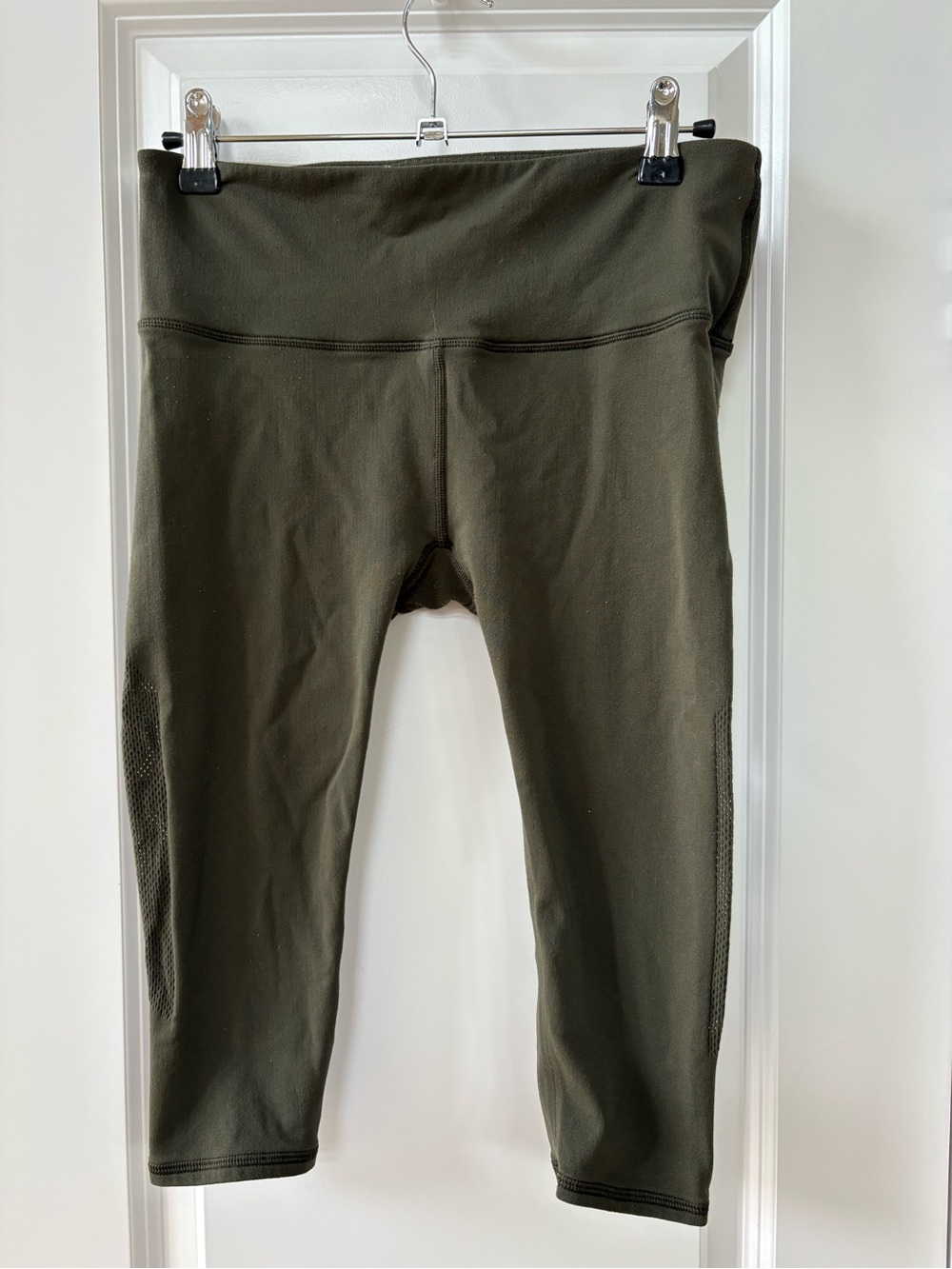 Lululemon Olive Green Crop Capri Leggings Medium with Mesh Side Panels
